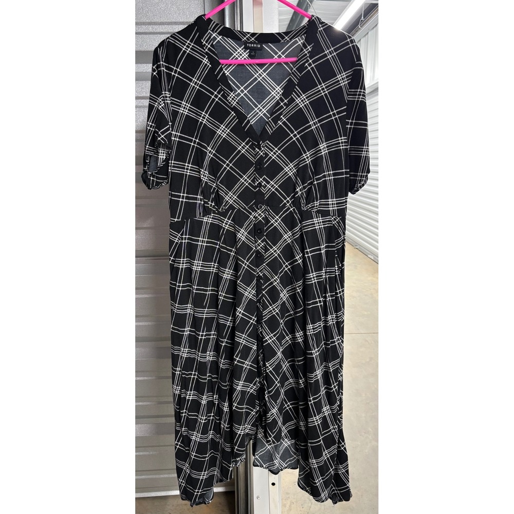 Torrid Black White Plaid Button Front Handkerchief Hem Midi Dress Plus Size 1